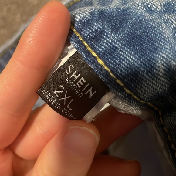 SHEIN Ripped Pants - Picture 3 of 3